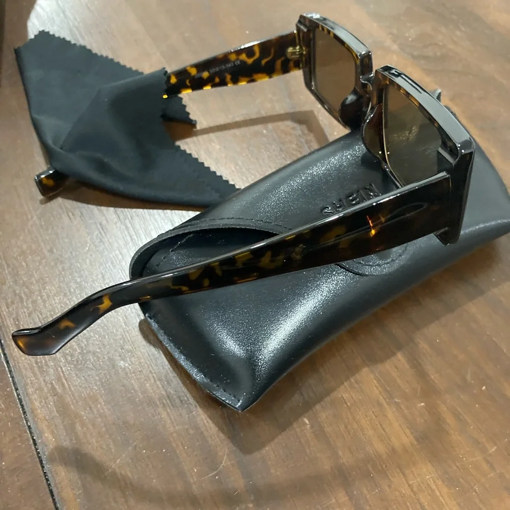 Sunglasses Brown animal print square